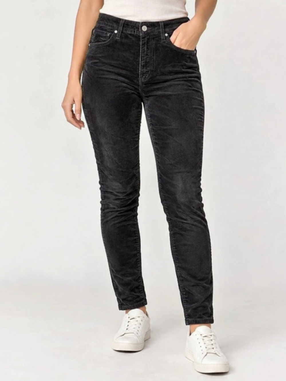 Levi’s Premium 721 High Rise Skinny Black Suede-Look Pants Size 33